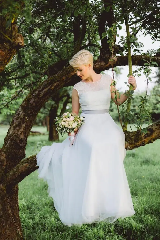 bride with short hair shaved sides 