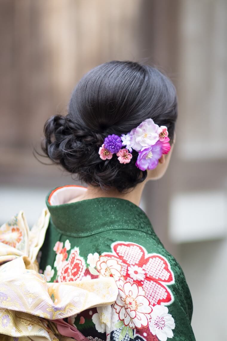 wedding hairstyle with flowers 