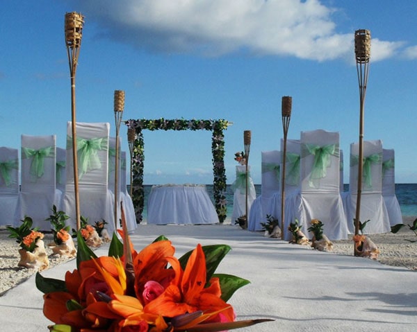beach wedding setup in mexico
