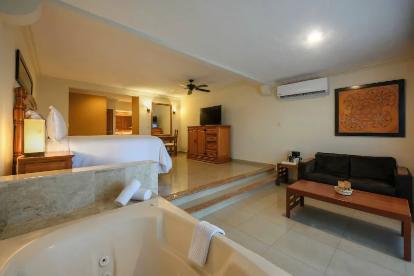 suite at El Dorado Seaside Palms