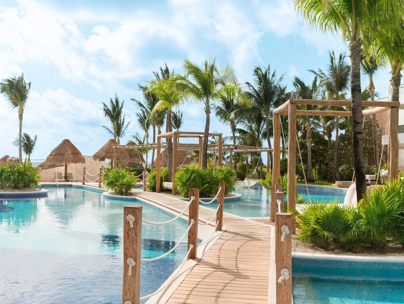 excellence playa mujeres pool