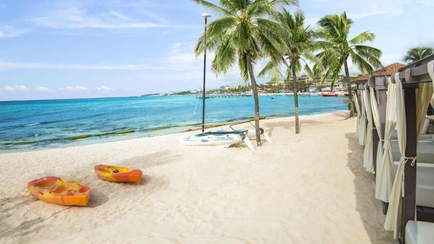 Wyndham Alltra Playa del Carmen beach