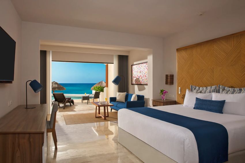 preferred club ocean front swim out at dreams sapphire