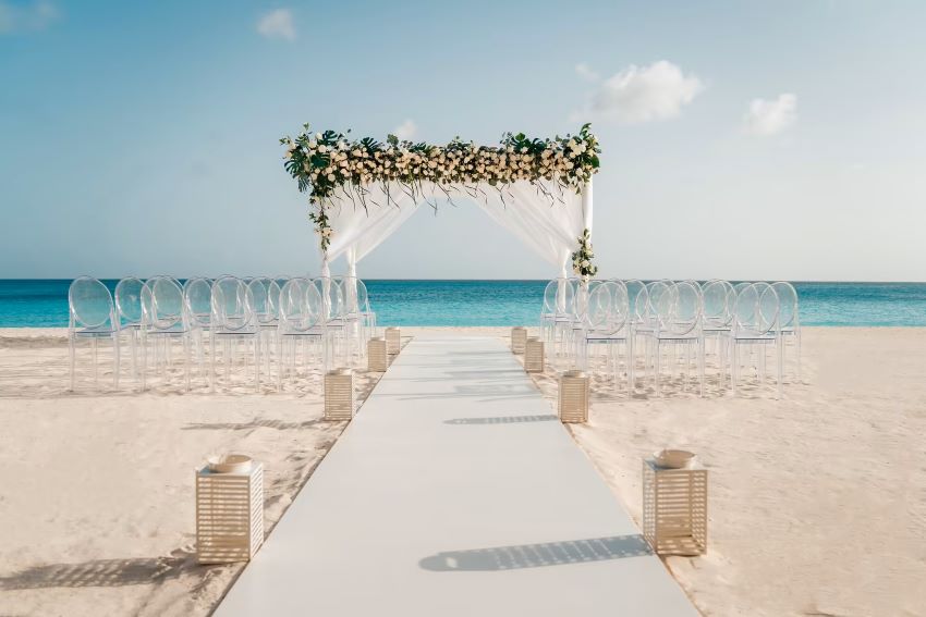 Divi & Tamarijn Aruba beach wedding setup