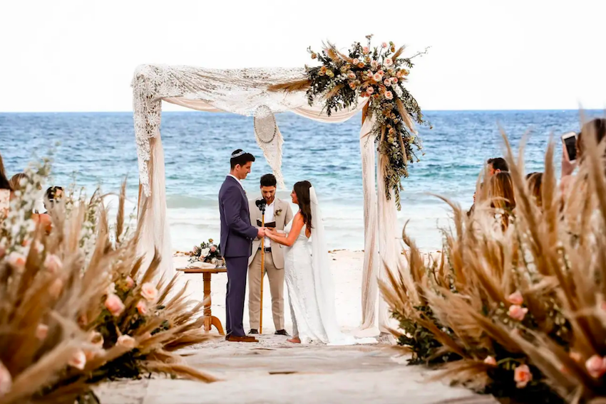 destination wedding couple cancun