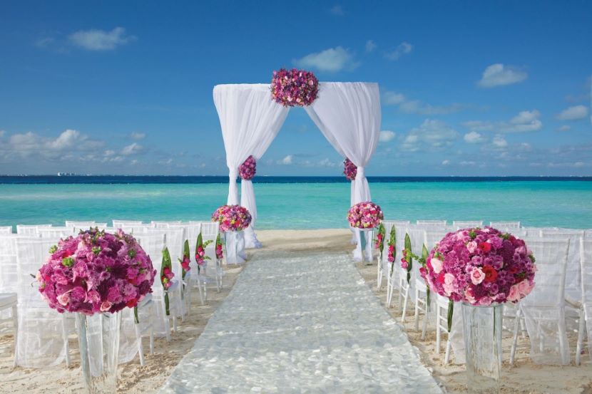 beach wedding venue at Dreams sands cancun