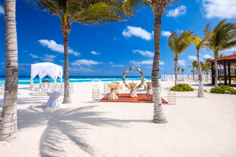 Wyndham Alltra Cancun beach wedding venue