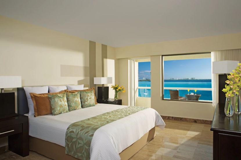 deluxe ocean front room at dreams sand cancun