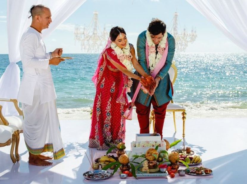 indian bride groom and pandit at Palladium cancun