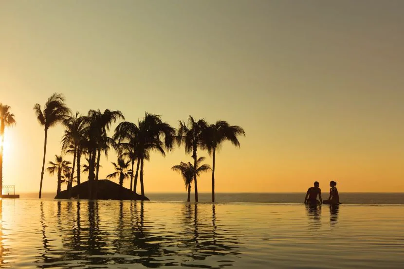 infinity pool at dreams suites los cabos