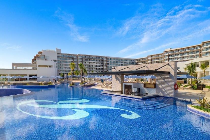 royalton splash riviera cancun swim up bar