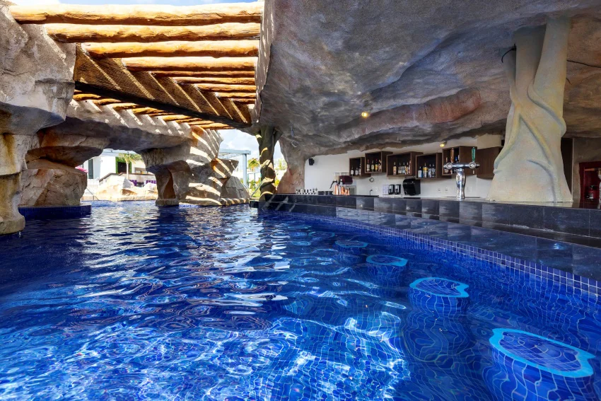 blue lagoon float up bar planet hollywood cancun