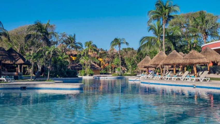 iberostar tucan pool and loungers