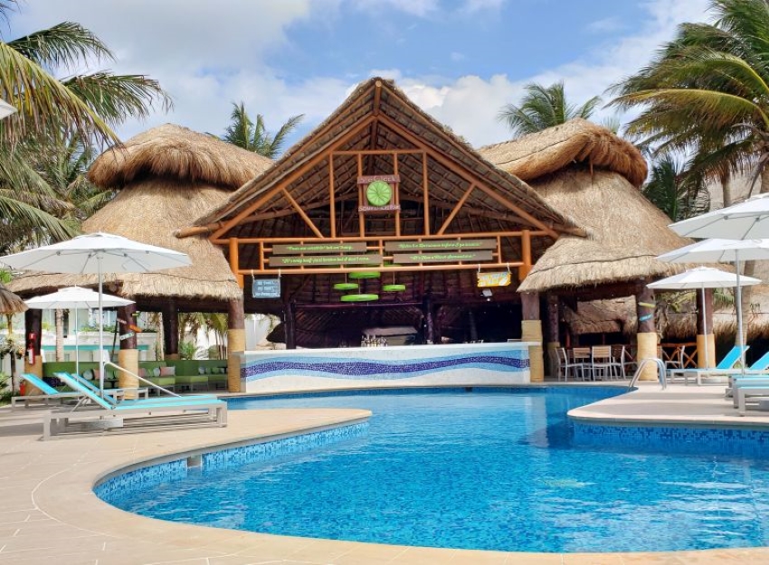 pool bar at margaritaville island reserve cancun