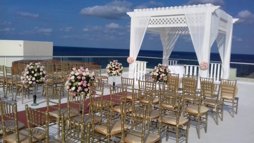 sky wedding venue at margaritaville island reserve riviera cancun