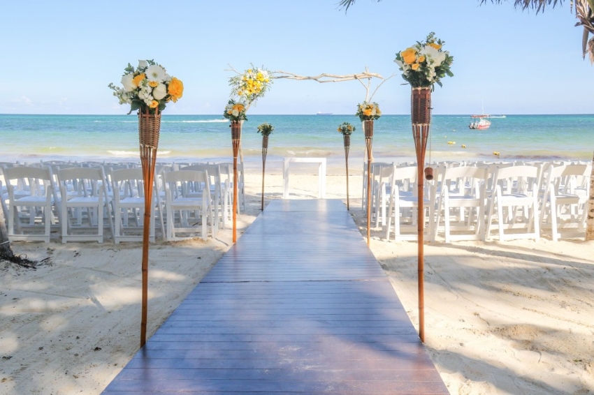 Catalonia Grand Costa Mujeres beach wedding venue