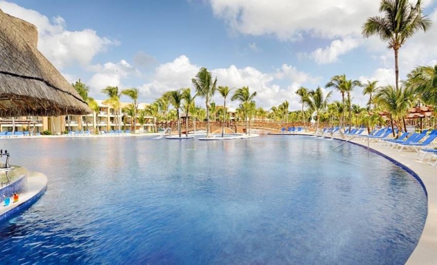 pool at barcelo maya beach resort