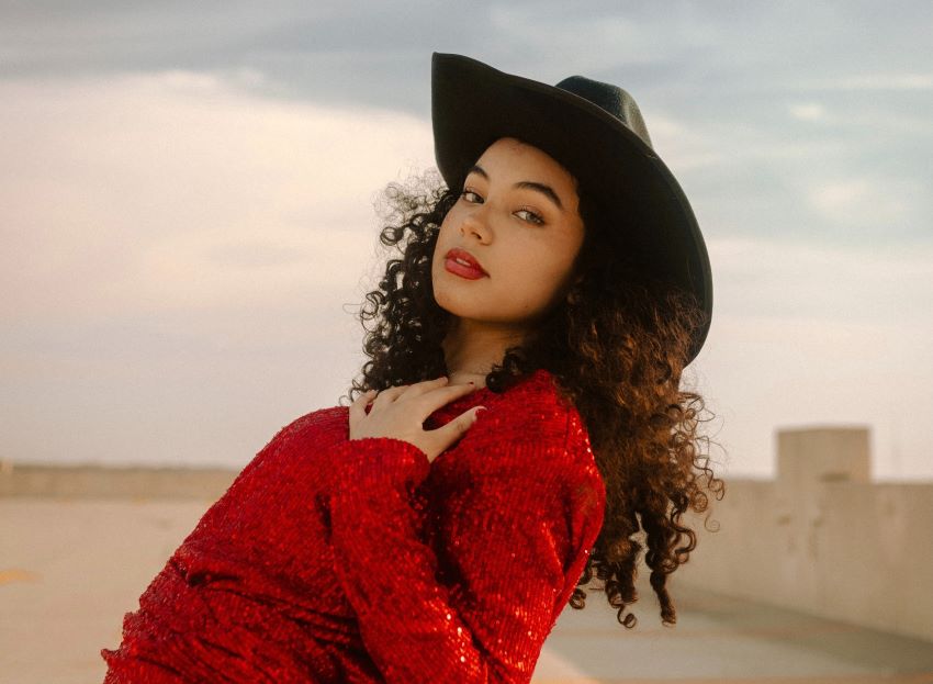 woman wearing a cowboy hat