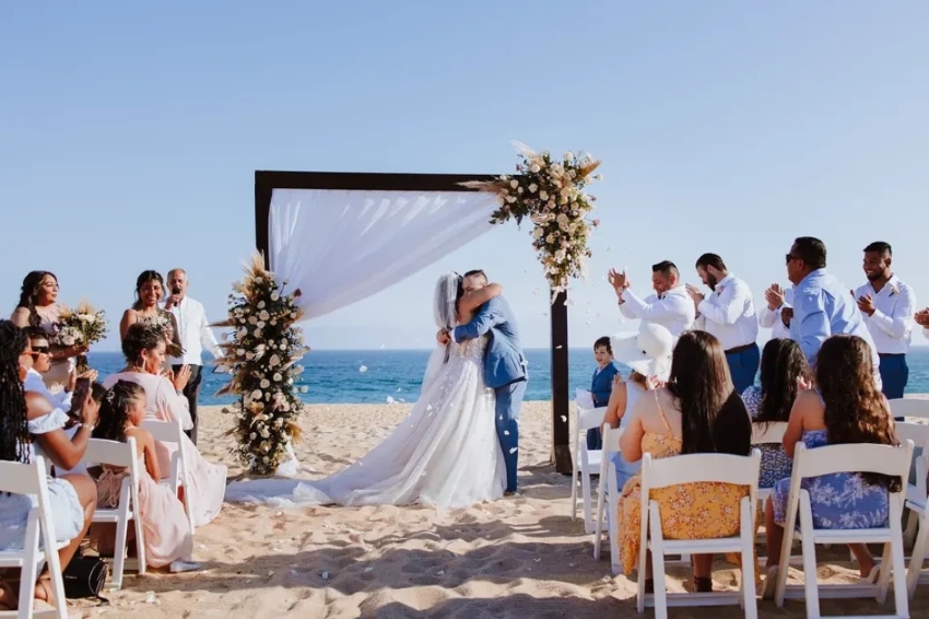 beach wedding ceremony at sandos finisterra cabo