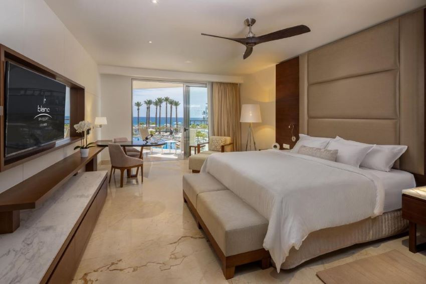 Royale Deluxe Partial Ocean View le blanc resort cabo