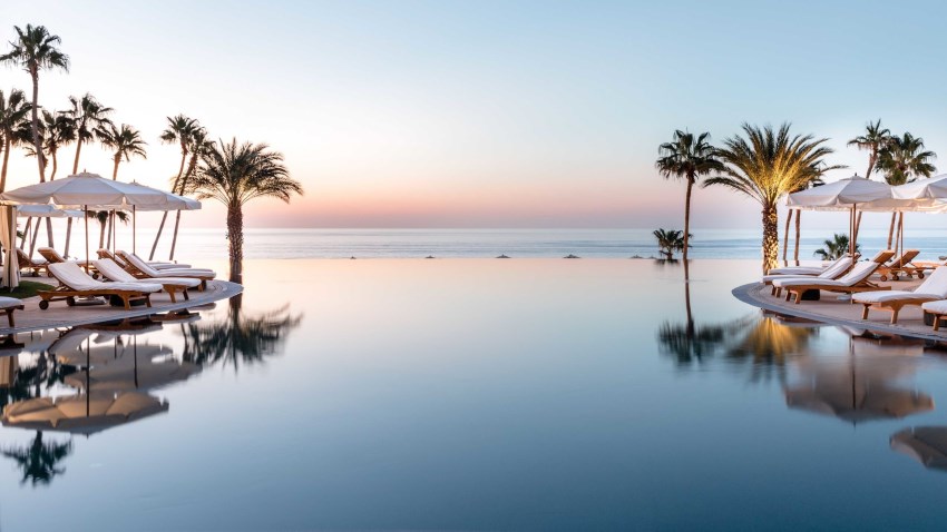 infinity pool at hilton cabos