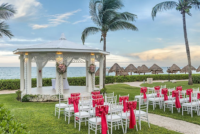 garden gazebo wedding venue at ocean coral & turquesa