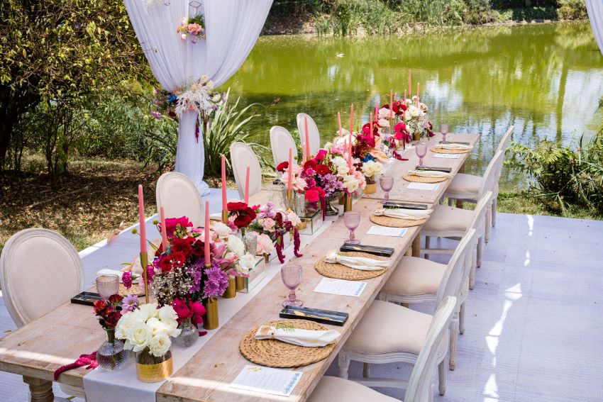 seating table for guests at a wedding reception