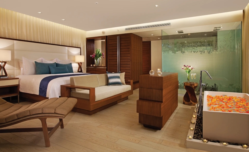 honeymoon suite ocean front at secrets the vine cancun