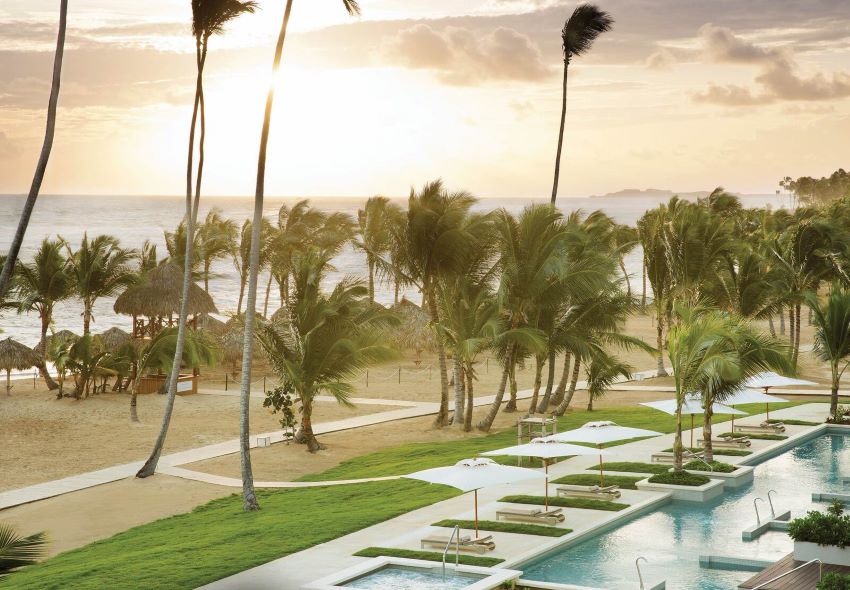 beach and pool at sunrise excellence el carmen