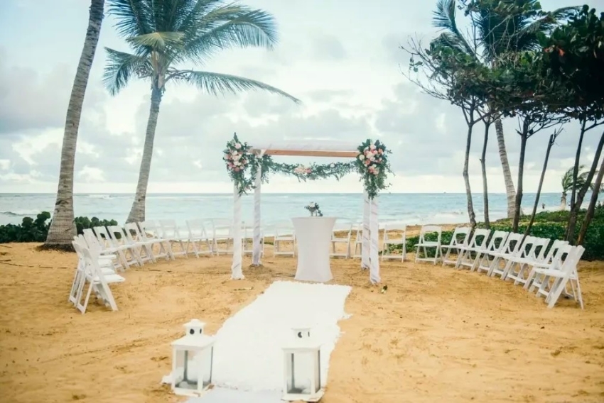 beach wedding setup at excellence el carmen