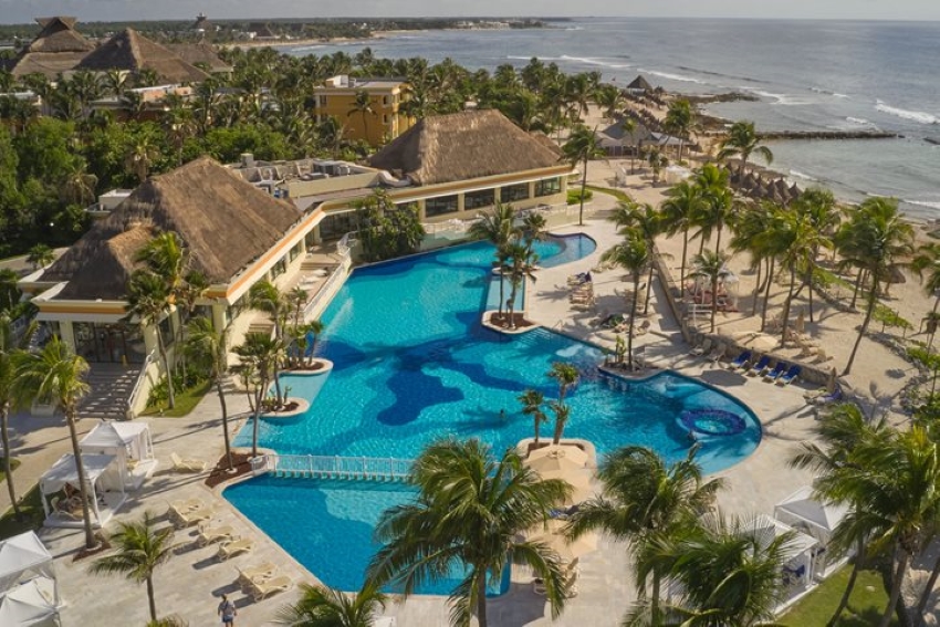 Bahia Principe Luxury Akumal pool and beach