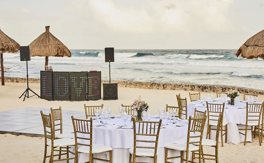 Bar del Mar Beach venue at bahia principe luxury akumal