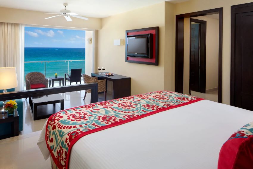 junior suite ocean front at dreams jade resort