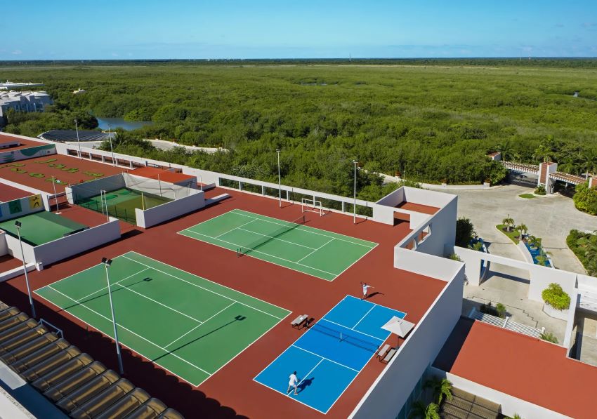 tennis courts at dreams jade resort
