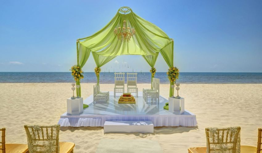 royalton riviera cancun indian wedding mandap on the beach