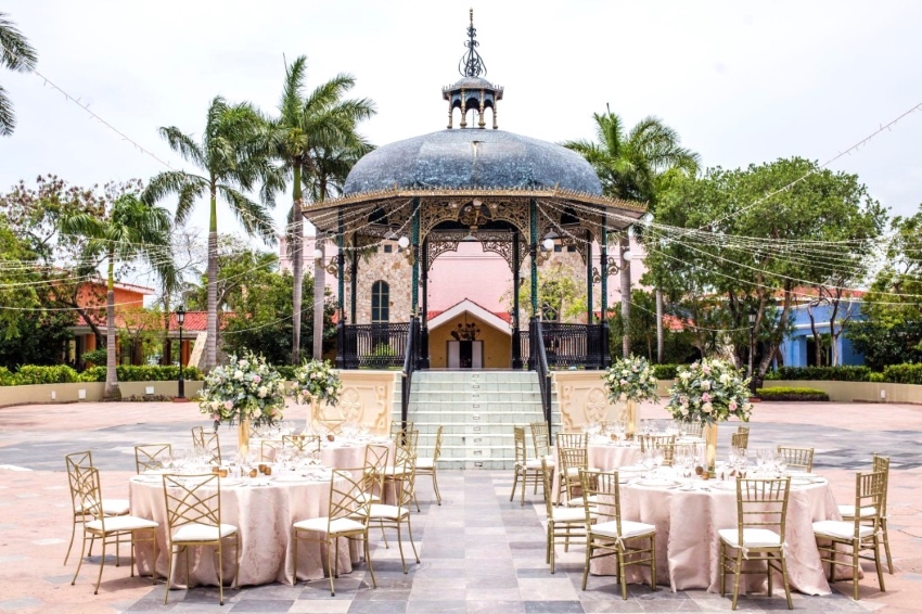 Shopping Center gazebo at iberostar selection paraiso maya suites