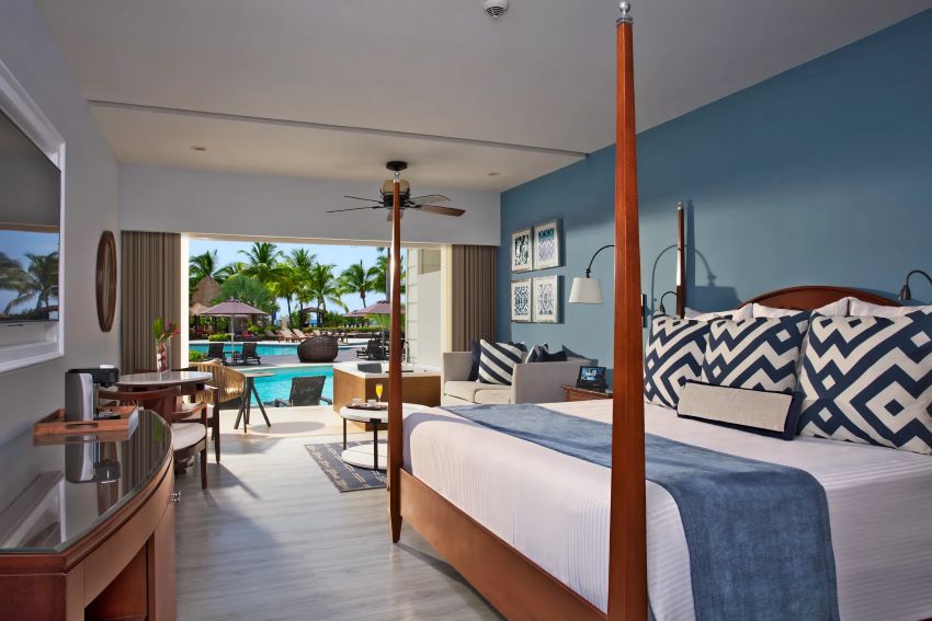 Preferred Club Junior Suite Ocean View Swim Out at secrets st james
