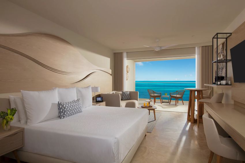 xcelerate Junior Suite Live Big Ocean Front breathless cancun soul