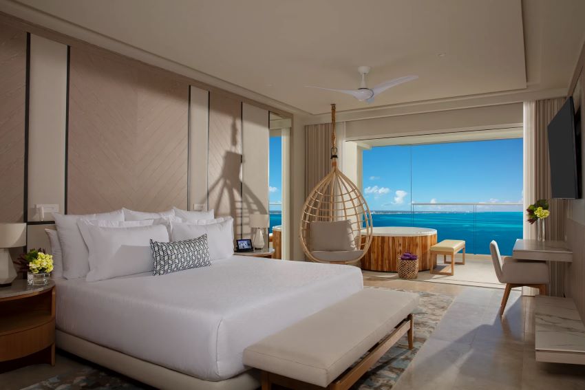 xhale club Presidential Suite Ocean Front at breathless cancun soul