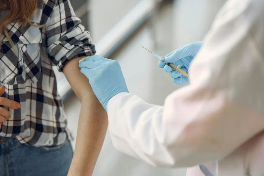 lady getting vaccinated