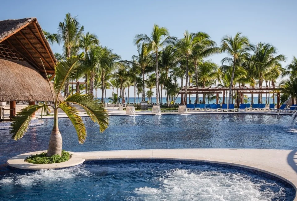 Barcelo Maya Caribe wedding pool area