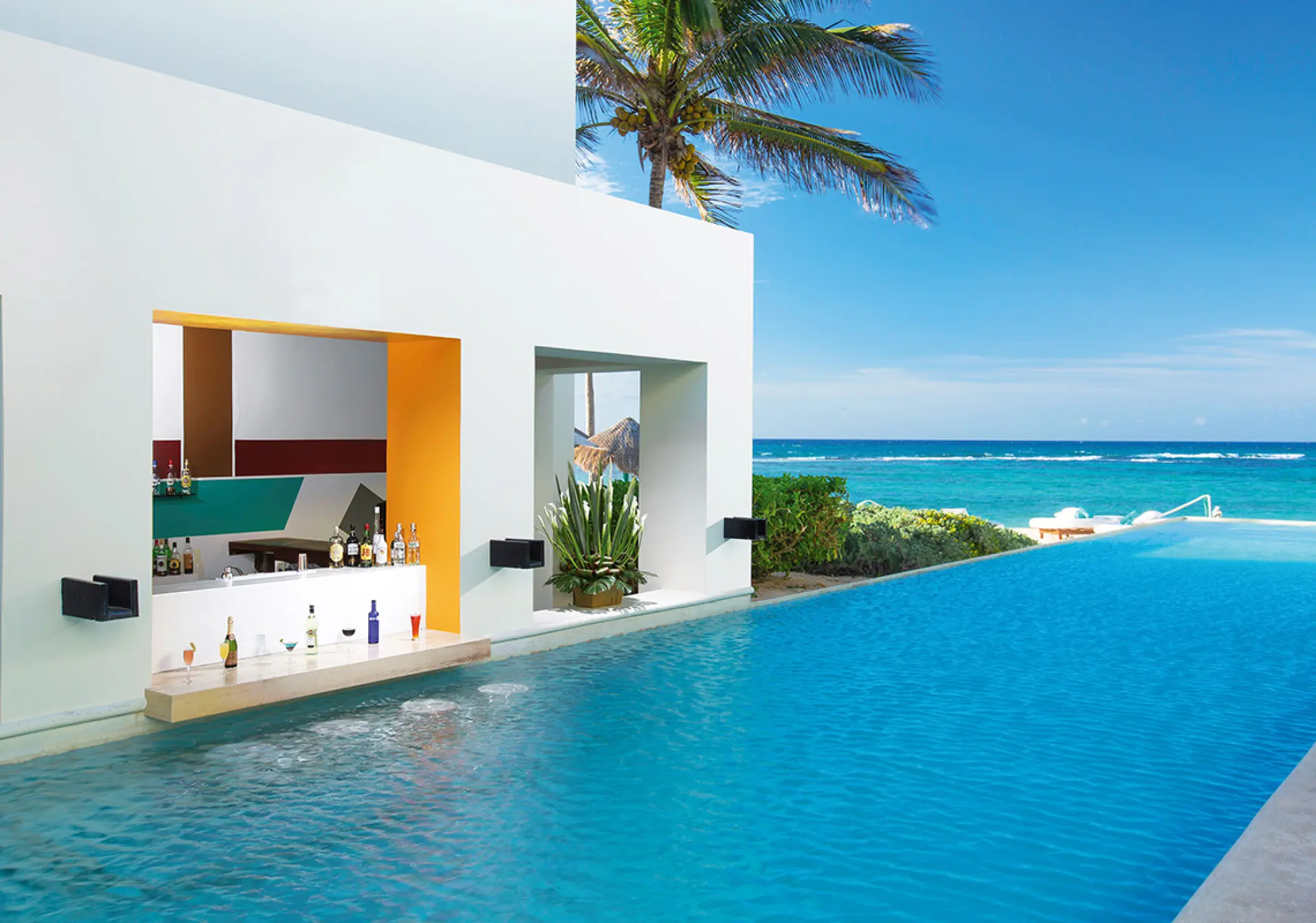 Swim-up bar and infinity pool overlooking the ocean at Sunscape Akumal Beach, Tulum