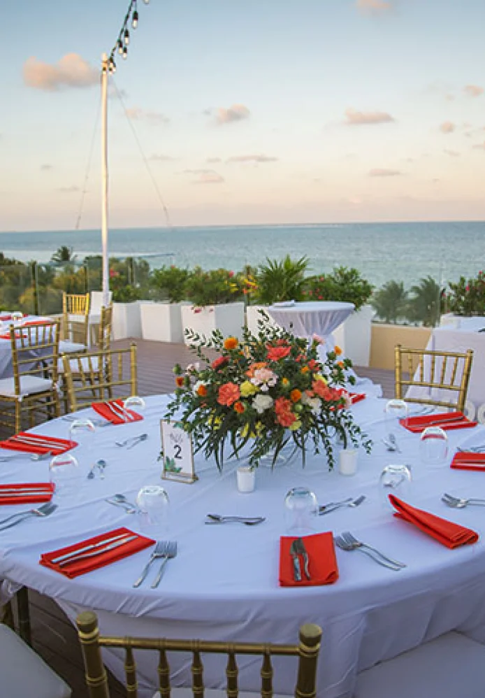 table's decoration at wedding reception