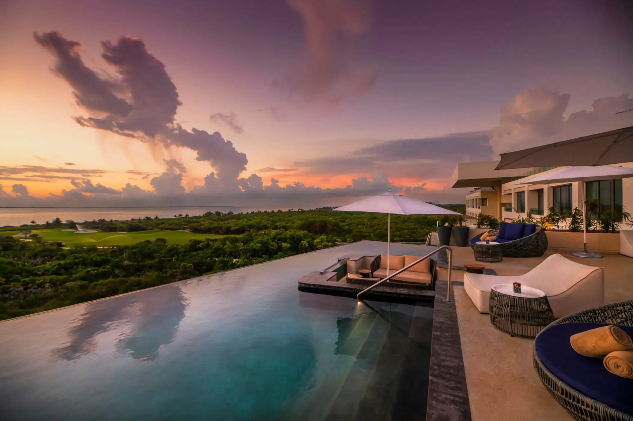 El Cielo Sky Bar rooftop infinity pool at Atelier Playa Mujeres, Cancun