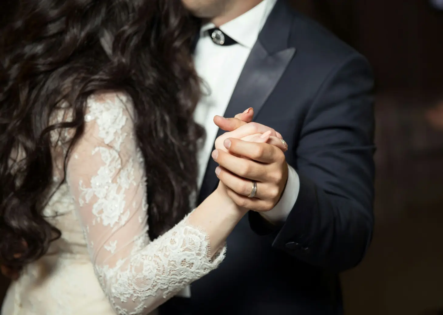 1st dance of bride and groom