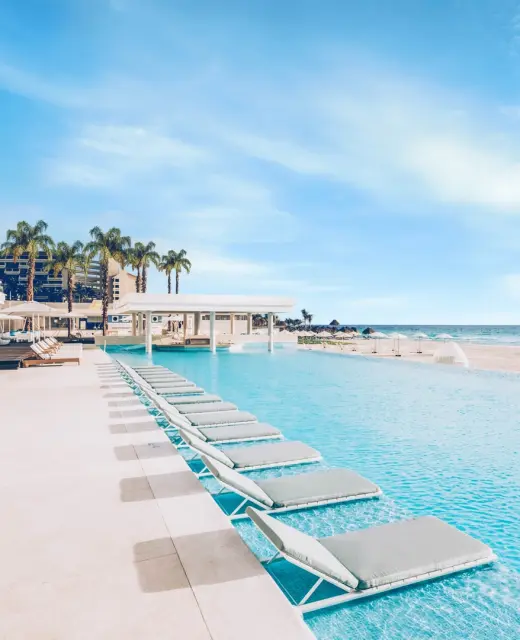 Coral Level Iberostar Cancun beach pool