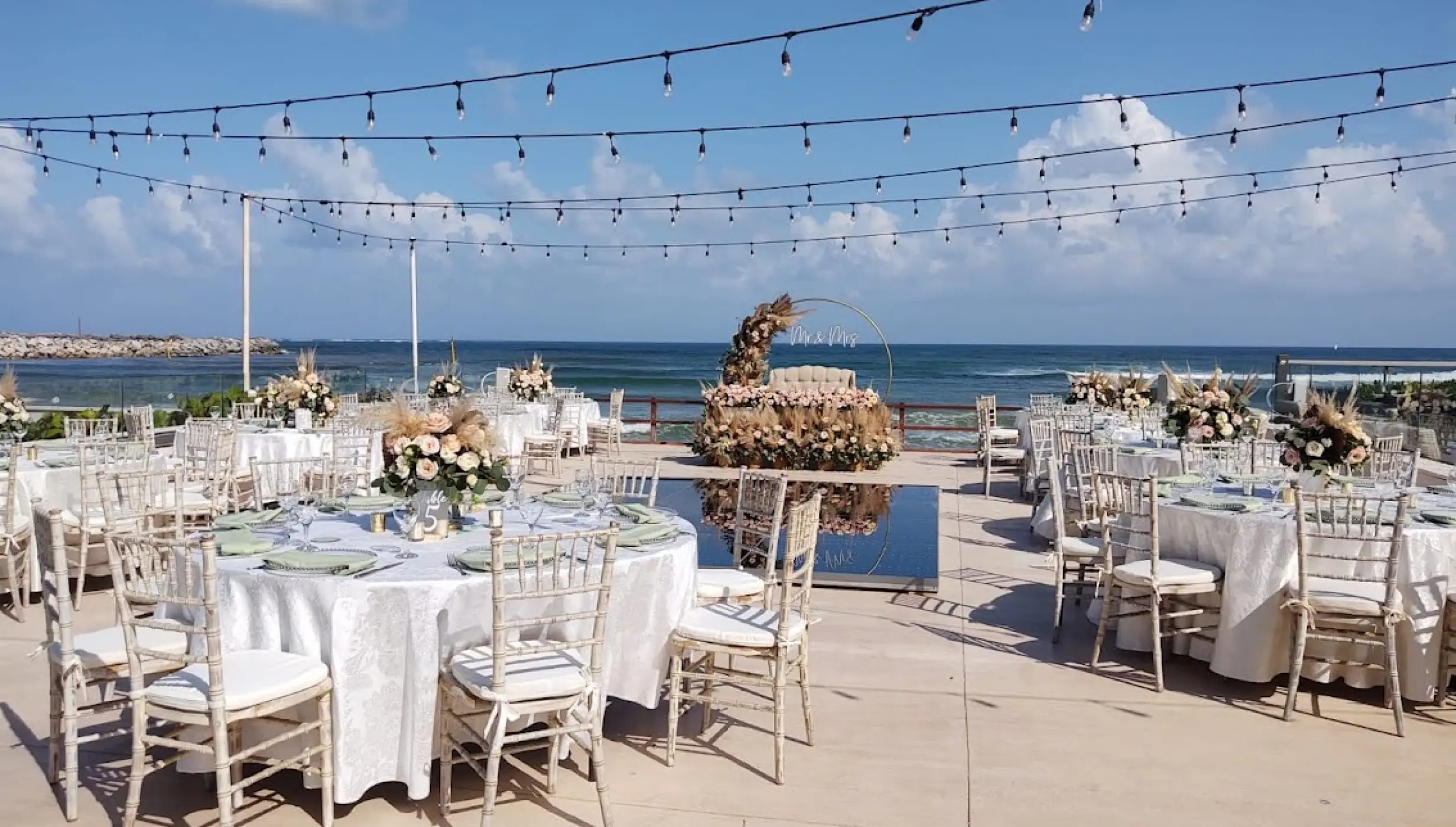 Dinner reception on La Terraza at Dreams Jade Resort and Spa
