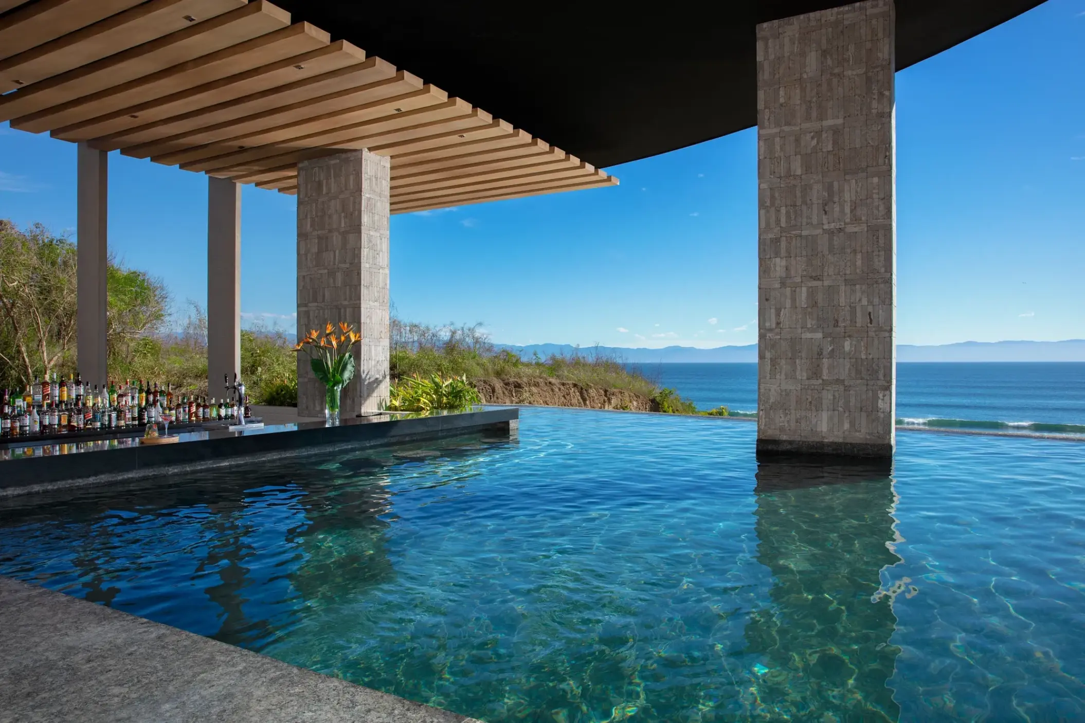 Dreams Bahia Mita infinity pool and swim-up bar overlooking the ocean, Puerto Vallarta