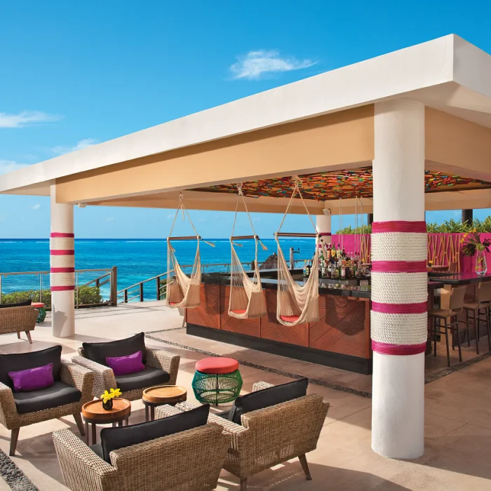 Dreams Jade Resort beach bar