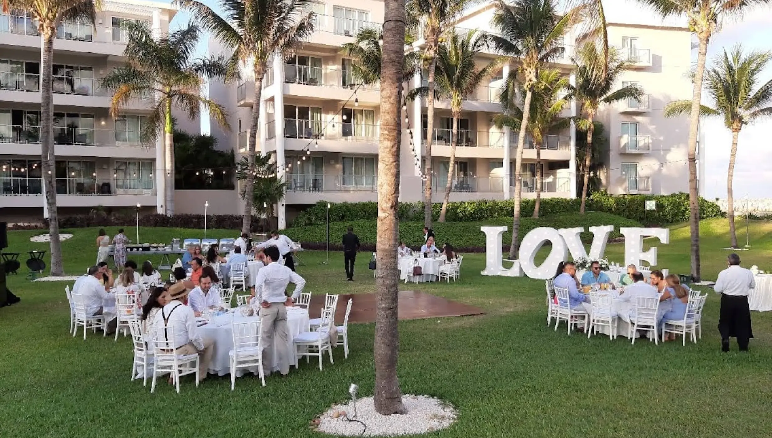 Dinner reception on the garden at Dreams Jade resort and spa